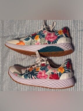 NOBULL tropical ripstop runner women’s 8 CrossFit white & floral